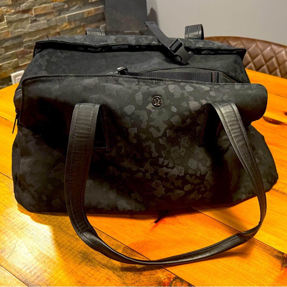 Lululemon duffel bag